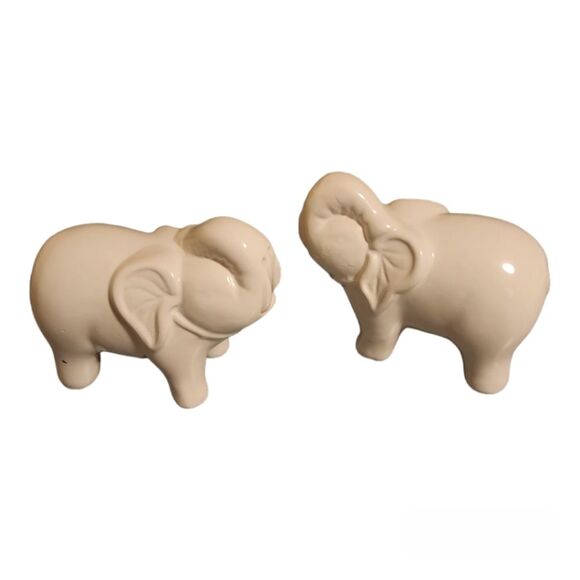 Salt & Pepper Shakers - Picture 4 of 5